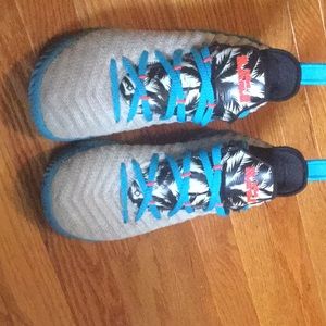 LEBRON 16 south beach edition